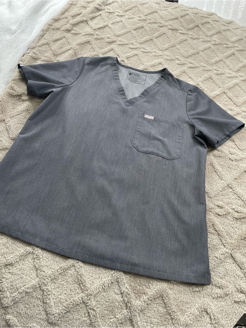 Figs Women's Gray V-Neck Short Sleeve Scrub Top Size Large